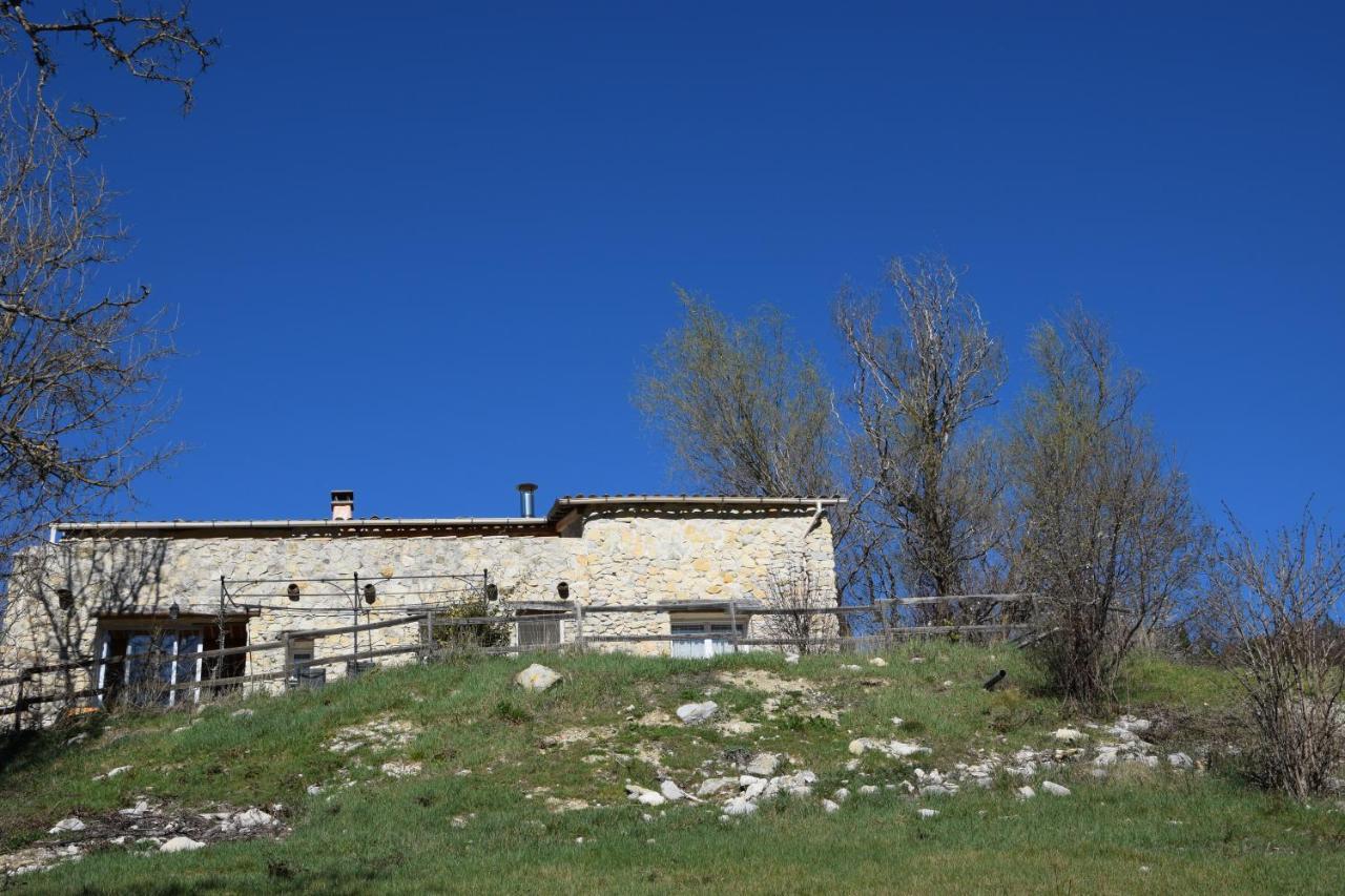 Gites Les Costoliers Châteauneuf-Miravail Exteriér fotografie