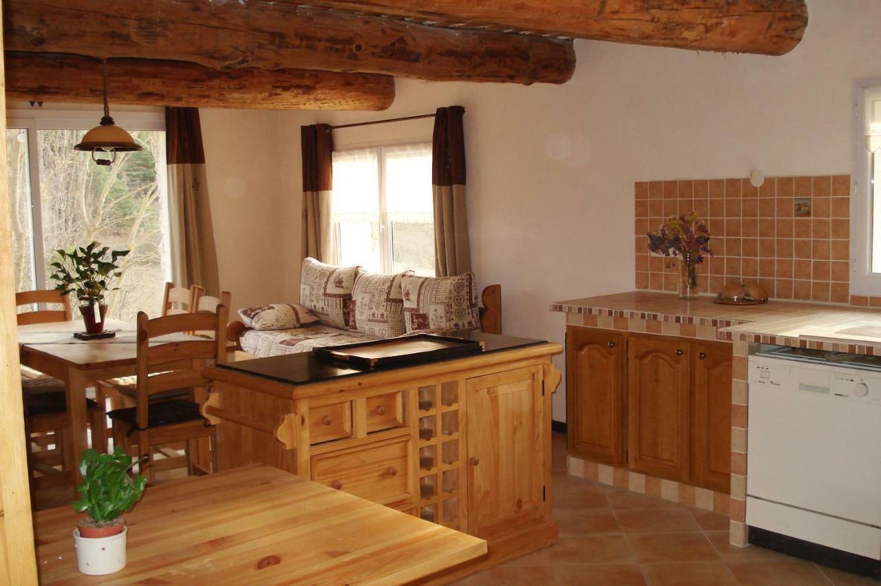 Gites Les Costoliers Châteauneuf-Miravail Exteriér fotografie
