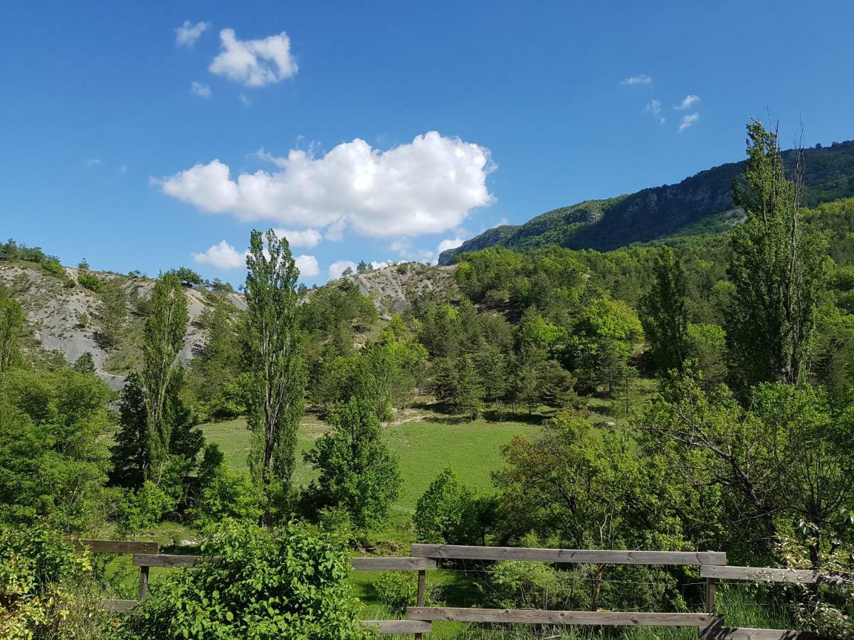 Gites Les Costoliers Châteauneuf-Miravail Exteriér fotografie
