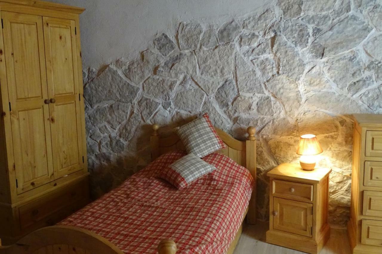 Gites Les Costoliers Châteauneuf-Miravail Exteriér fotografie